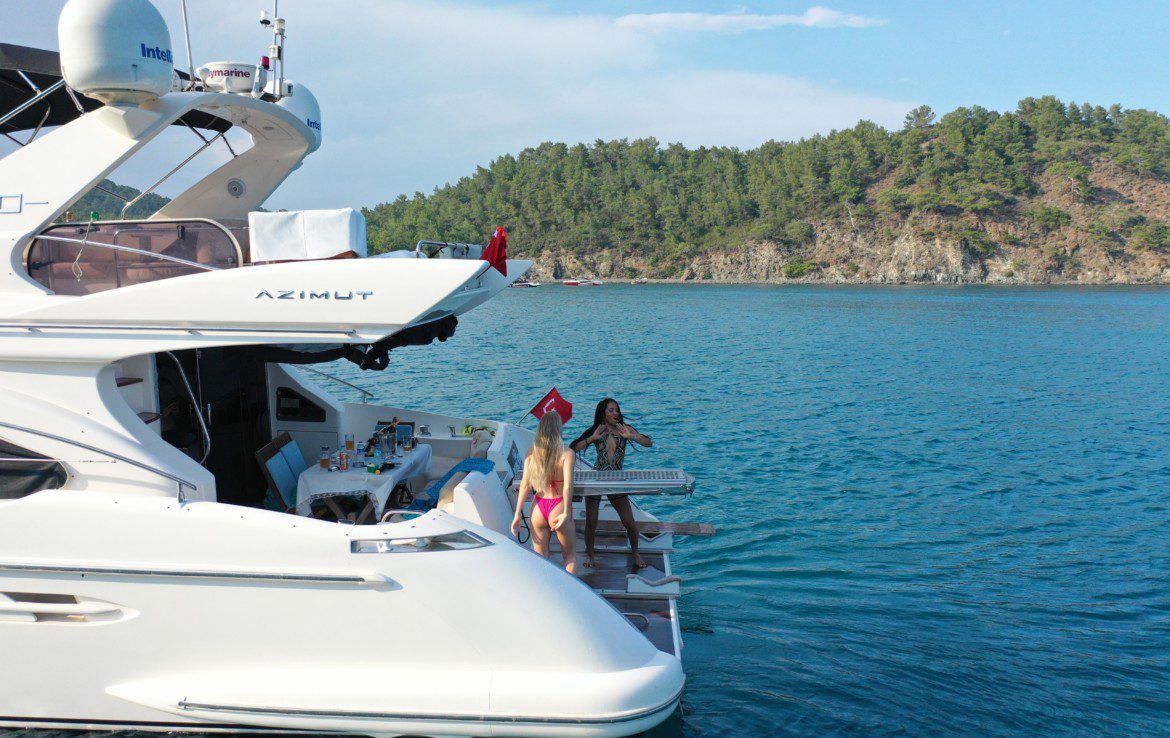 Kemer Yacht Rental 17m Azimut 50 Fly